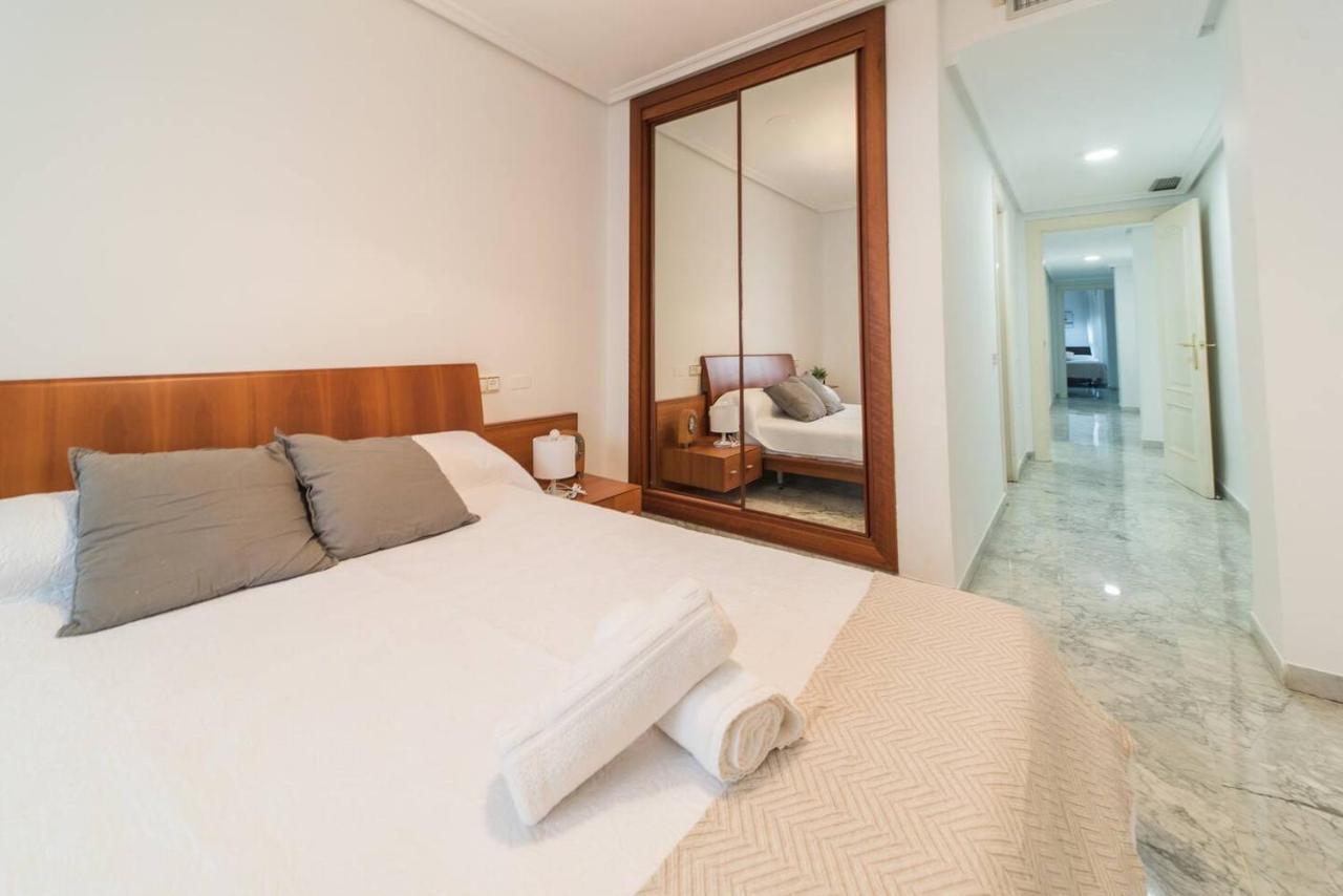 Expoholidays - Plaza Santa Rita * Almería